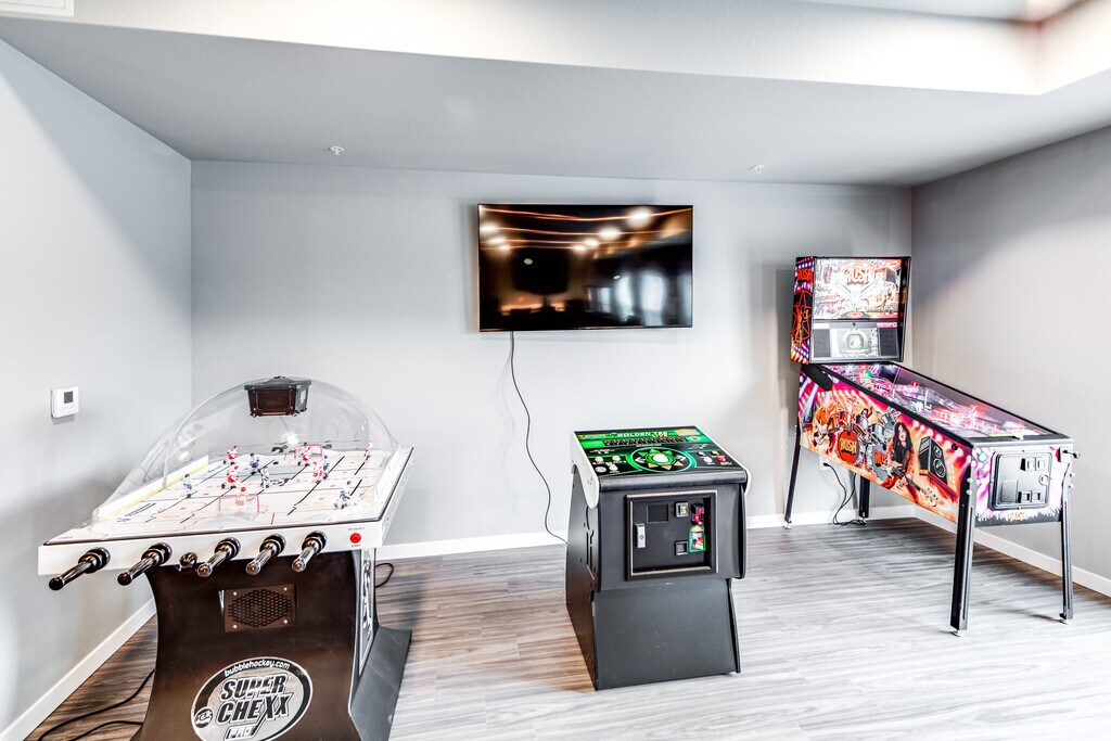 Flats at Neill Park Apartments in Burnsville, MN