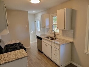 5105 NE 44th St in Kansas City, MO - Building Photo - Building Photo