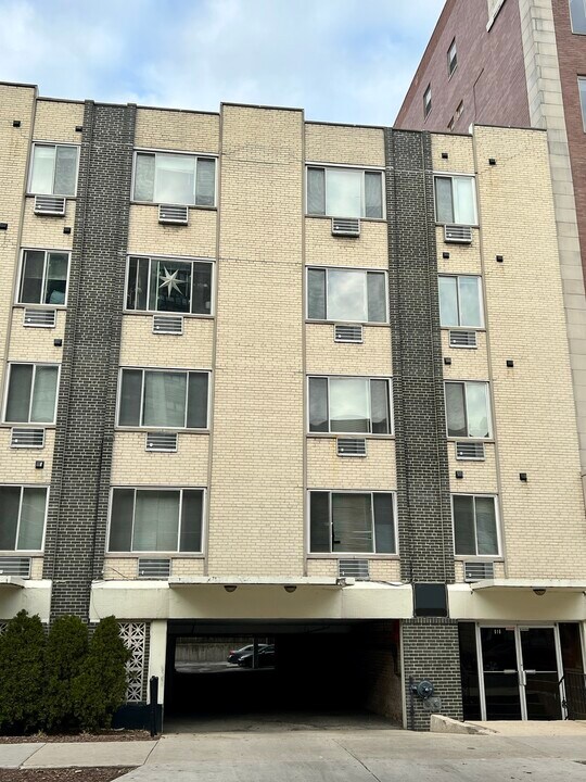 515 W Melrose St, Unit 508 in Chicago, IL - Foto de edificio