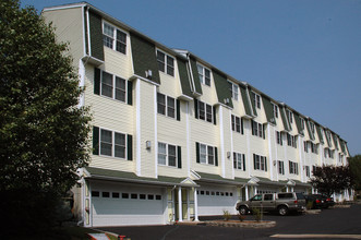 Cedarwood Estates Condominiums in Middleton, MA - Building Photo - Building Photo