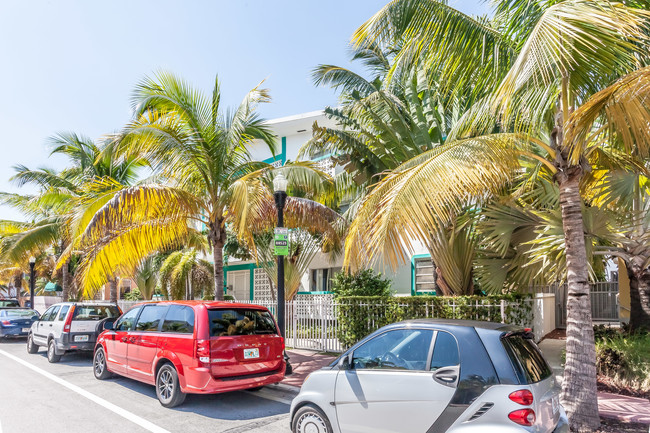 BALMORAL APTS INC CO-OPB 2-38 in Miami Beach, FL - Building Photo - Building Photo