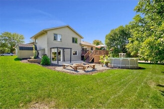 705 Koehnen Dr in Chaska, MN - Building Photo - Building Photo