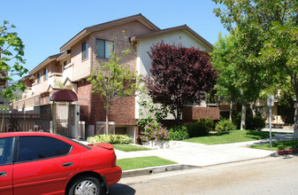 601 W Lexington Dr in Glendale, CA - Foto de edificio - Building Photo