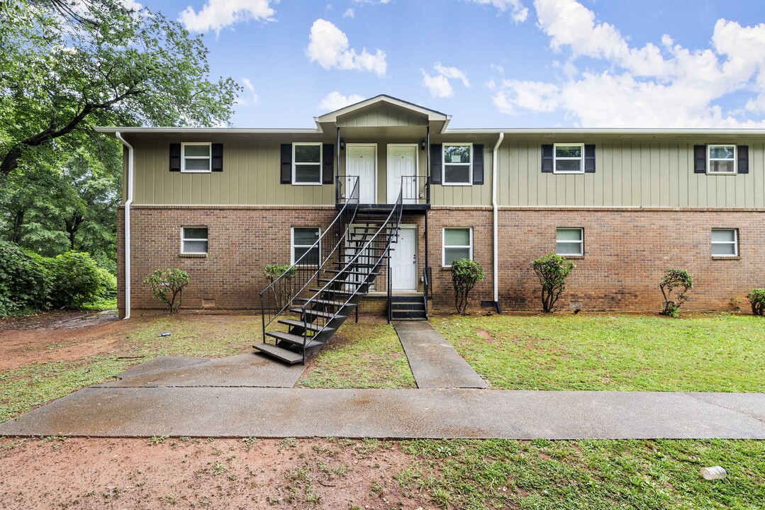 5859 Lone Oak Dr SW in Mableton, GA - Building Photo