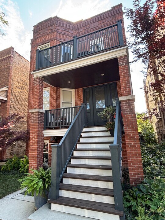 3248 N Lawndale Ave, Unit First Floor in Chicago, IL - Building Photo