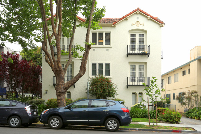 1466 Bellevue Ave in Burlingame, CA - Building Photo - Building Photo