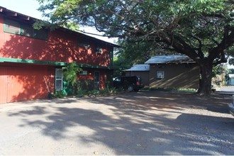 104 Wahikuli Rd in Lahaina, HI - Building Photo - Building Photo