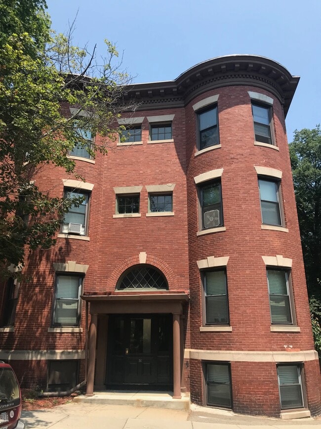 26 Linden Pl, Unit B1
