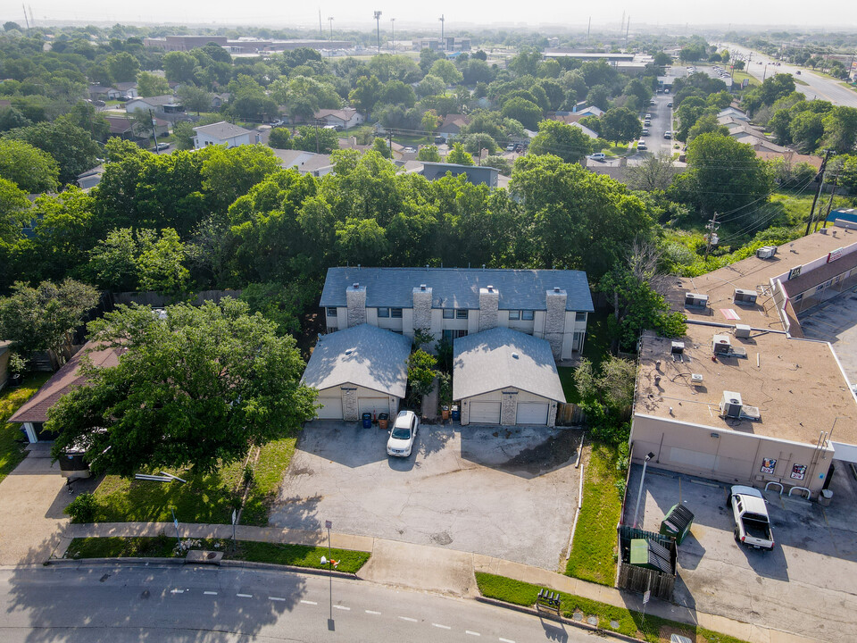 12505 Lamplight ave in Austin, TX - Building Photo