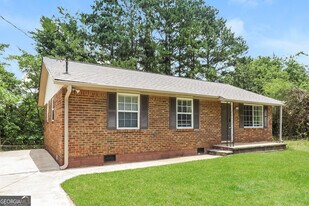 8904 Channing Dr in Jonesboro, GA - Building Photo