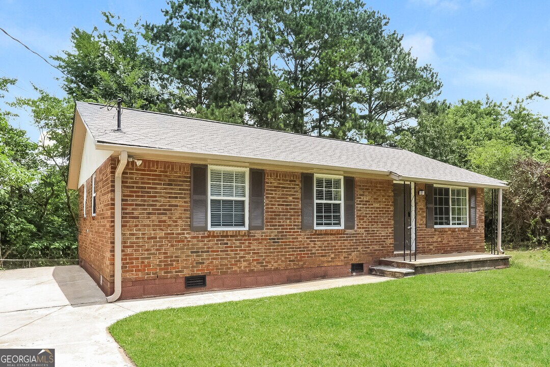 8904 Channing Dr in Jonesboro, GA - Building Photo