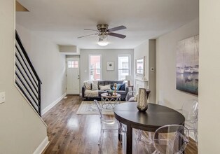 2050 Pierce St in Philadelphia, PA - Building Photo - Building Photo