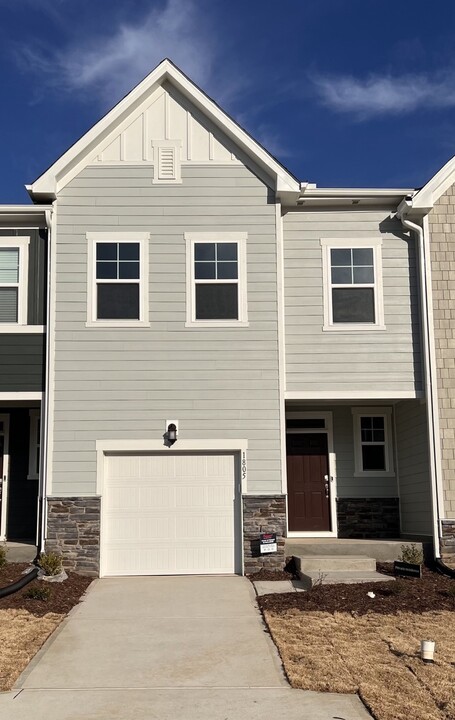 1805 Barrett Run Trl in Apex, NC - Building Photo