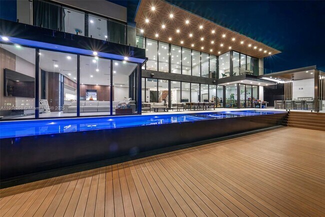 1102 Washington St in Hollywood, FL - Building Photo - Building Photo