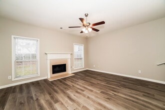 1610 Silver Oak Dr in Austell, GA - Foto de edificio - Building Photo