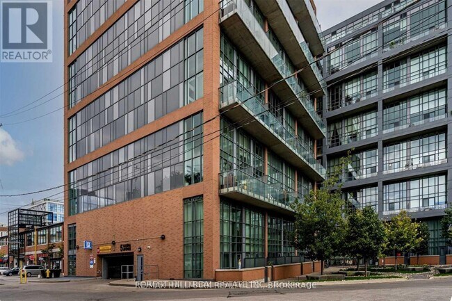 5 Hanna Ave in Toronto, ON - Building Photo - Building Photo