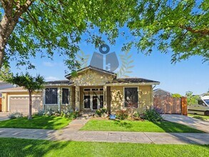 818 S Apple Ave in Reedley, CA - Building Photo - Building Photo