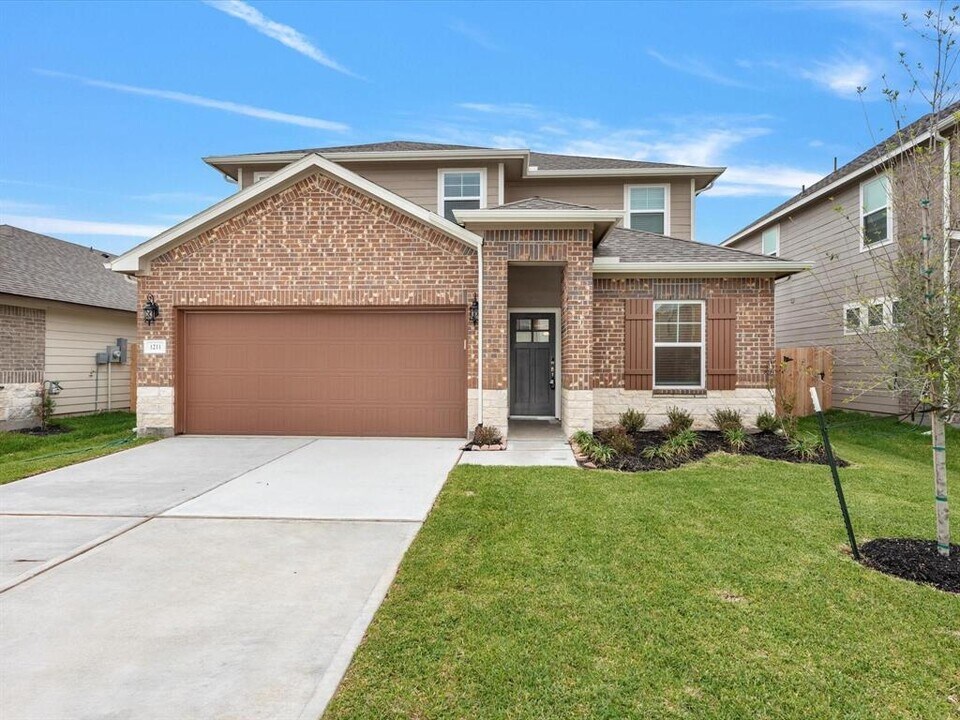 1211 Rosemead Dr in Arcola, TX - Building Photo