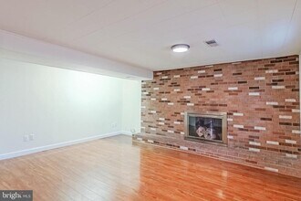 13715 Smallwood Ct in Chantilly, VA - Building Photo - Building Photo