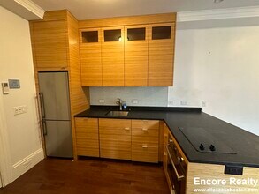 98 Myrtle St in Boston, MA - Building Photo - Building Photo