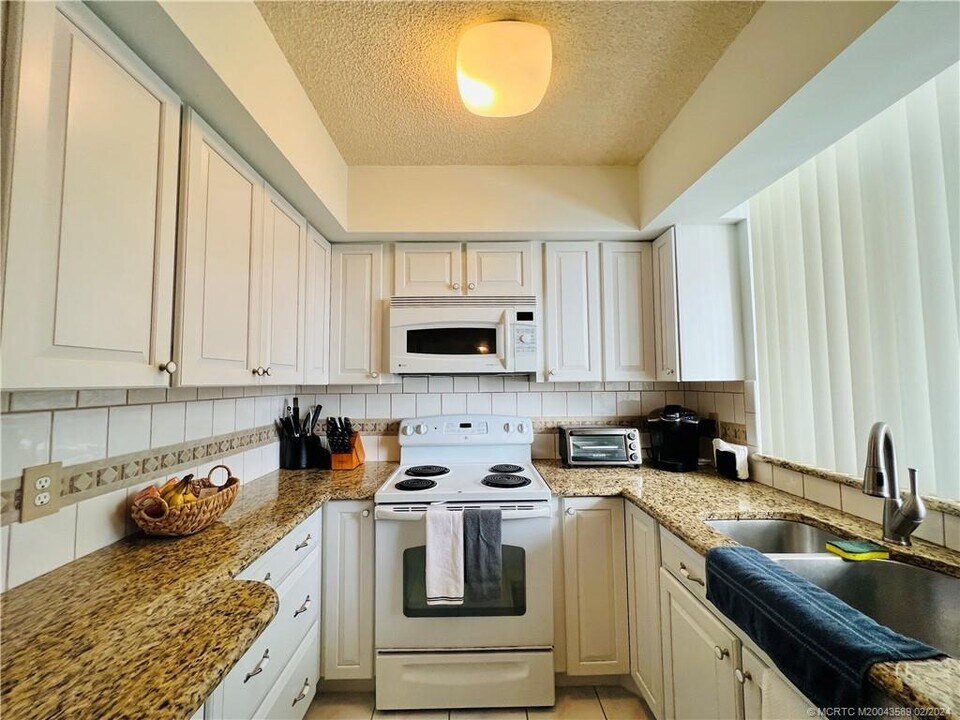 3442 NE Causeway Blvd in Jensen Beach, FL - Building Photo