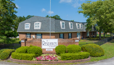 Residences at Fayetteville in Fayetteville, NC - Foto de edificio - Building Photo