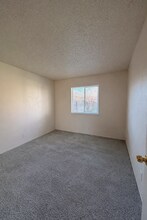 6904 Cunningham Way in Sacramento, CA - Building Photo - Building Photo