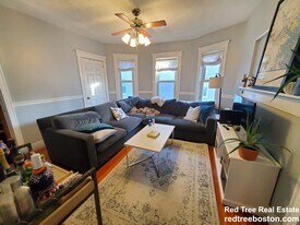 121 Lowell St, Unit 2 in Somerville, MA - Building Photo