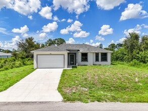 556 Sherwood Ave S in Lehigh Acres, FL - Building Photo - Building Photo