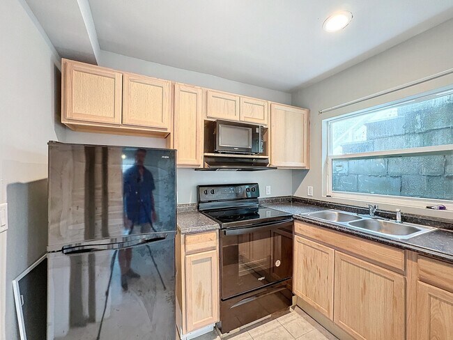 4345 Mt Vernon Ave in Titusville, FL - Foto de edificio - Building Photo