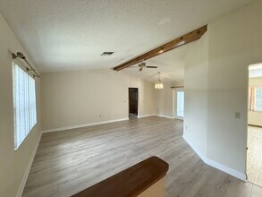 11264 Sedgefield Ave in Spring Hill, FL - Building Photo - Building Photo