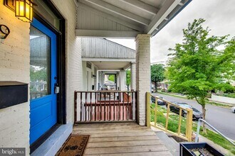 1749 L St NE in Washington, DC - Foto de edificio - Building Photo