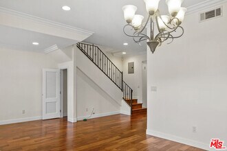 1050 N Edinburgh Ave in West Hollywood, CA - Building Photo - Building Photo