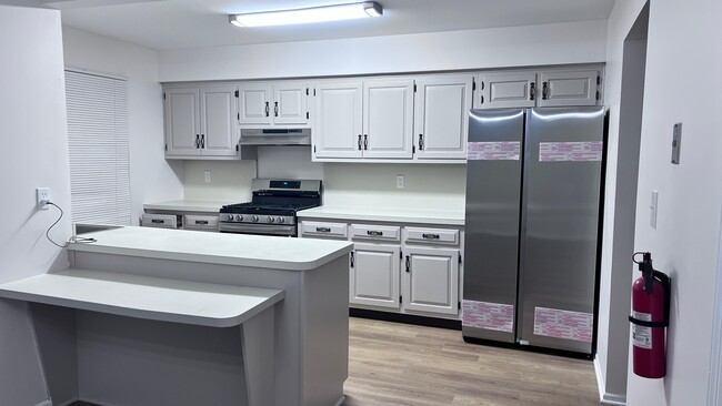 146 Carson Ct in Somerset, NJ - Foto de edificio - Building Photo