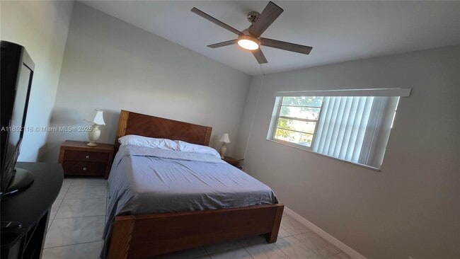 3905 N Nob Hill Rd in Sunrise, FL - Building Photo - Building Photo