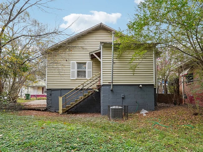 562 Grant St SW in Atlanta, GA - Foto de edificio - Building Photo