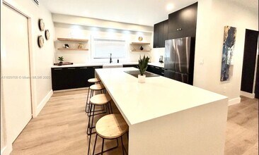 2360 SW 12th St in Miami, FL - Building Photo - Building Photo
