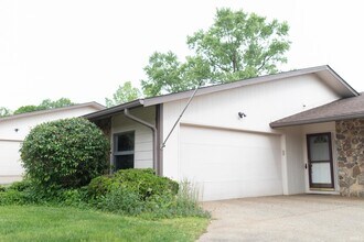 604 W Soutar Dr in Bloomington, IN - Building Photo - Building Photo
