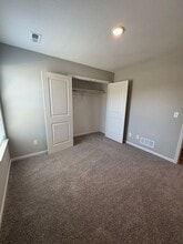 630 Fall Meadow Ln in Belton, MO - Building Photo - Building Photo