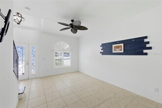 4118 Woodacre Ln in Tampa, FL - Building Photo - Building Photo