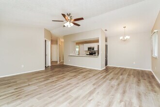 633 Timber Bay Cir W in Oldsmar, FL - Foto de edificio - Building Photo