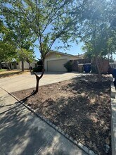 3233 Colgate Ln in Bakersfield, CA - Foto de edificio - Building Photo