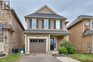 1005 Farmstead Dr in Milton, ON - Building Photo