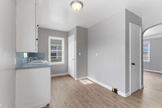 813 Alvord Ave in Flint, MI - Foto de edificio - Building Photo