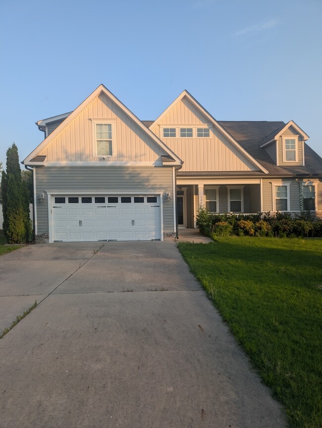 property at 3209 Grapevine Ct W
