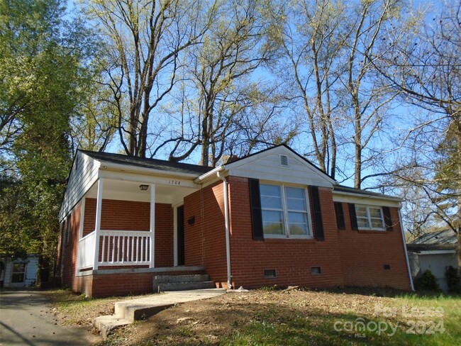 1708 Academy St in Charlotte, NC - Foto de edificio - Building Photo