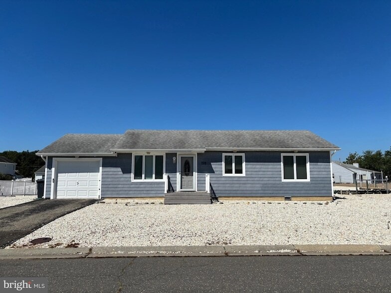 156 Rodman Dr in Stafford Township, NJ - Foto de edificio