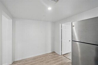 5341 Ash Ln in Dallas, TX - Building Photo - Building Photo
