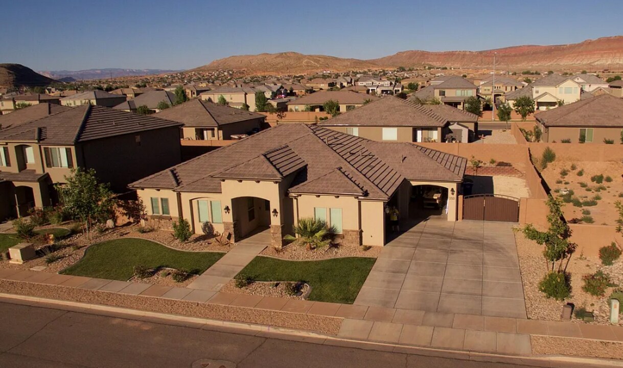 3321 S 300 W in Washington, UT - Building Photo