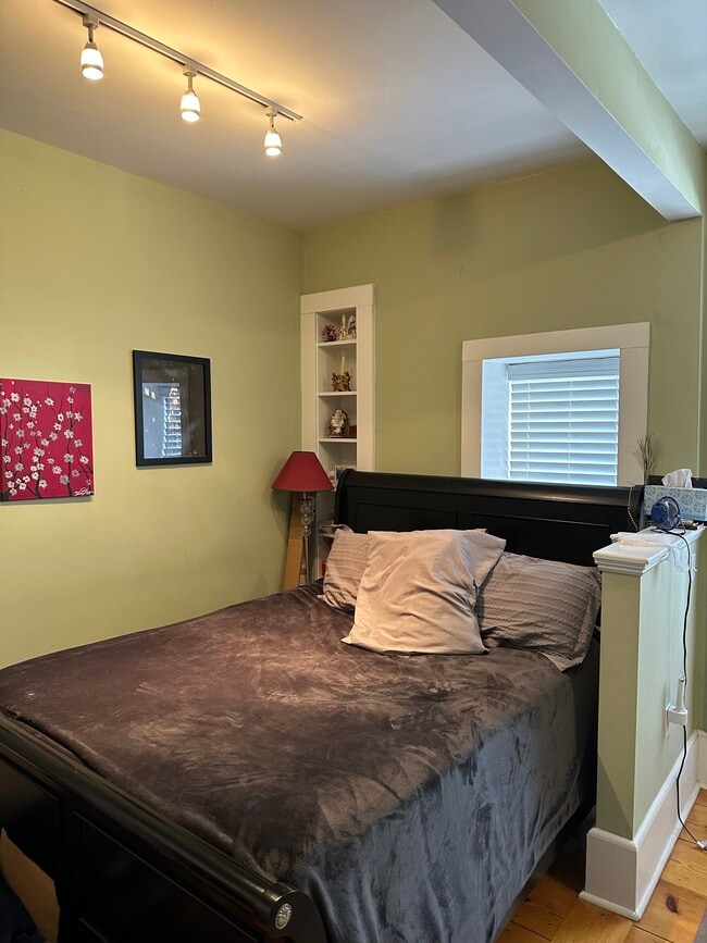 61 Putnam St, Unit 61 Putnam St in Boston, MA - Foto de edificio - Building Photo